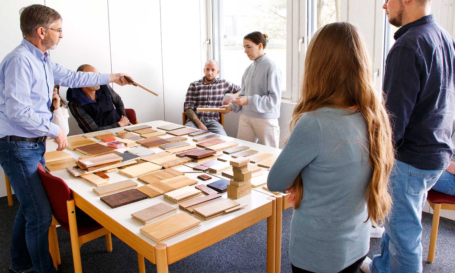 Seminari commerciali - Bodenleger und Parkettleger | Berufsbildung Boden und Parkett 8