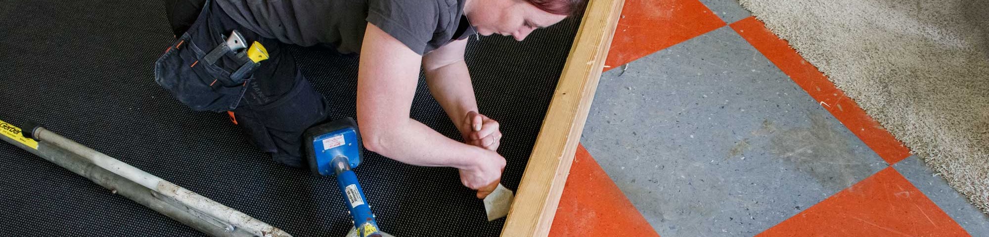 Spannteppich und Treppenläufer - Bodenleger und Parkettleger | Berufsbildung Boden und Parkett 1